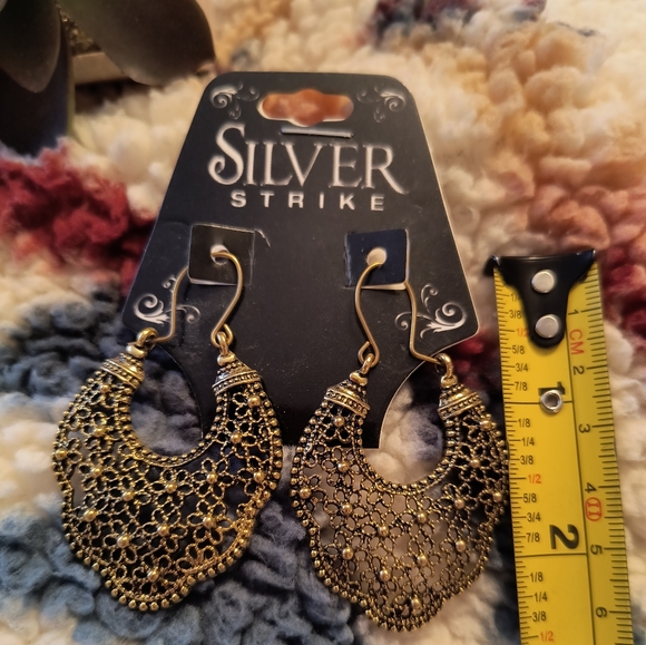 Earrings - Picture 2 of 3